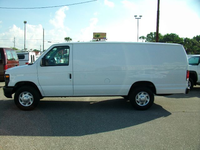Ford Econoline 2012 photo 8