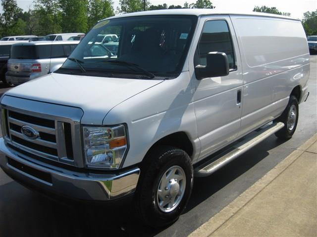 Ford Econoline 2012 photo 1