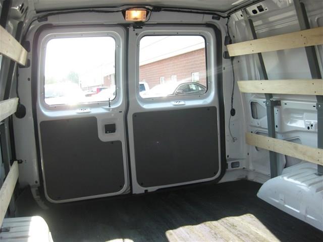 Ford Econoline 2012 photo 11