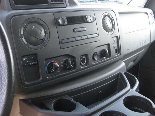 Ford Econoline 2012 photo 14