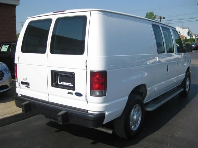 Ford Econoline 2012 photo 16