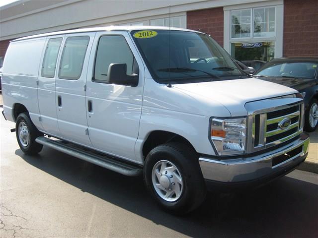 Ford Econoline 2012 photo 17