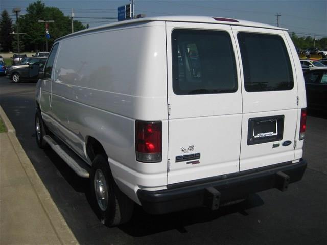 Ford Econoline 2012 photo 18