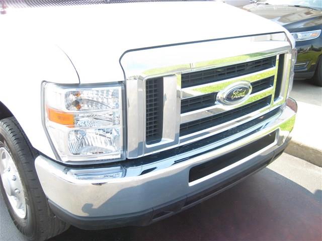 Ford Econoline 2012 photo 21