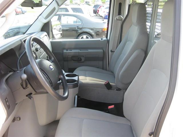 Ford Econoline 2012 photo 23