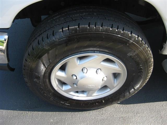 Ford Econoline 2012 photo 24