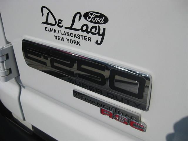 Ford Econoline 2012 photo 27