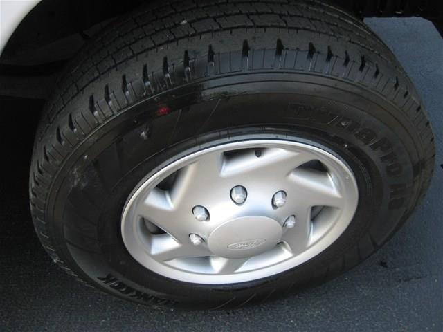 Ford Econoline 2012 photo 6