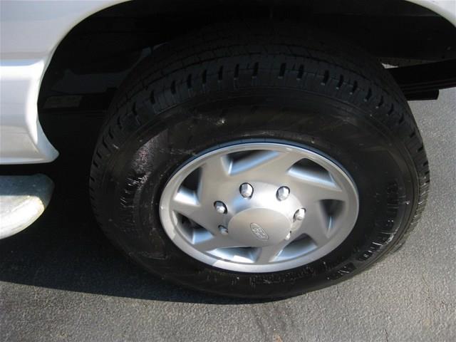 Ford Econoline 2012 photo 7