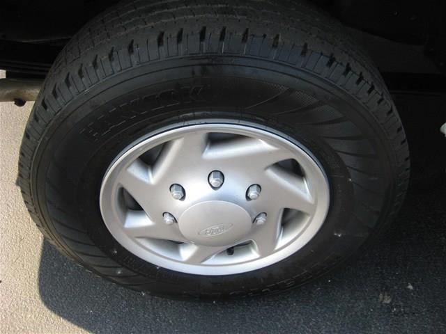 Ford Econoline 2012 photo 9