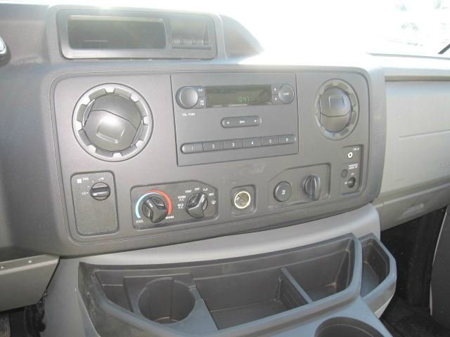 Ford Econoline 2012 photo 2