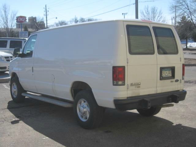 Ford Econoline 2012 photo 3