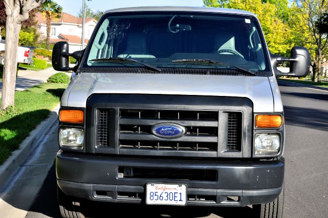 Ford Econoline SE Truck Passenger Van