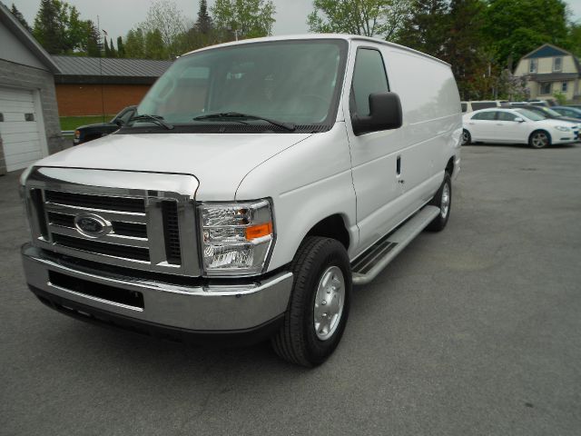 Ford Econoline 2012 photo 1