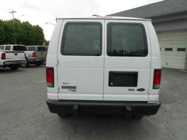 Ford Econoline 2012 photo 3