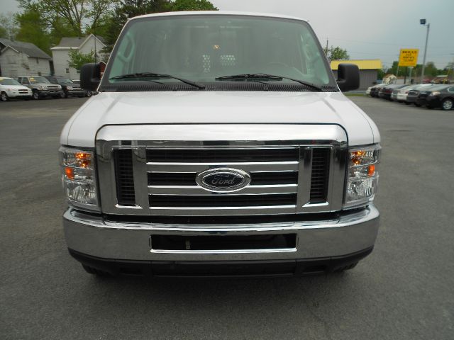 Ford Econoline 2012 photo 4
