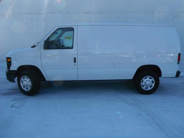 Ford Econoline 2012 photo 2