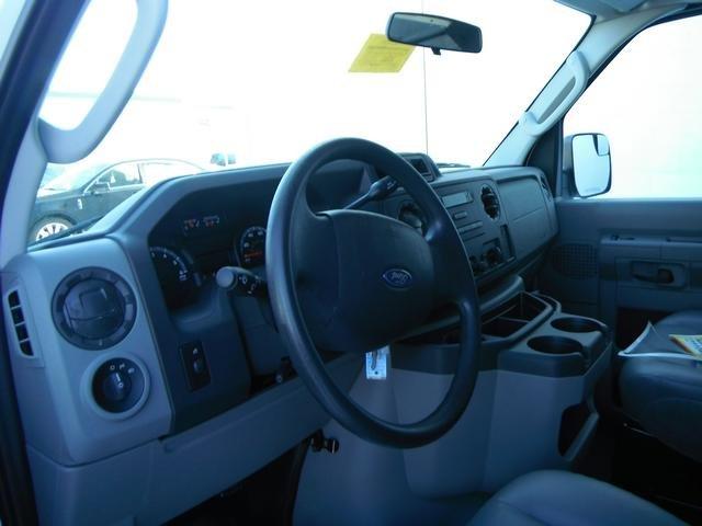 Ford Econoline 2012 photo 3