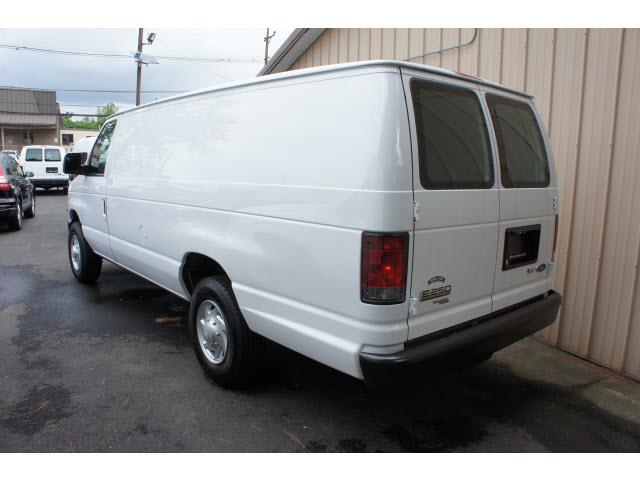 Ford Econoline 2013 photo 4