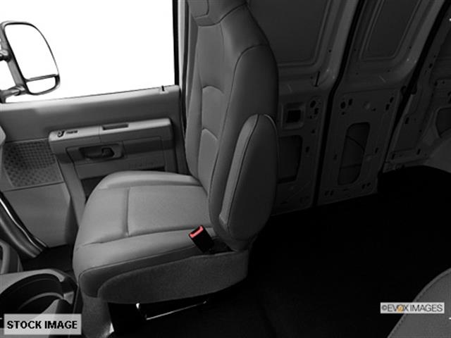 Ford Econoline 2013 photo 8