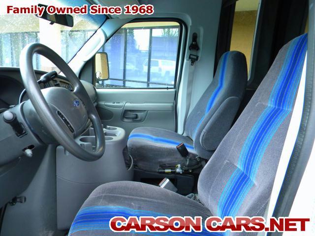 Ford Econoline Commercial Cutaway 2003 photo 3