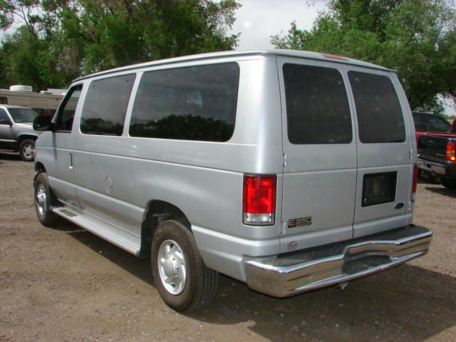 Ford Econoline Wagon 1999 photo 11