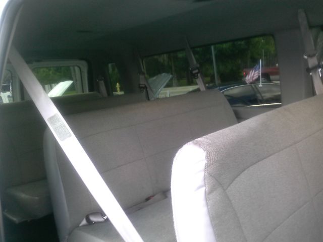 Ford Econoline Wagon 2000 photo 4