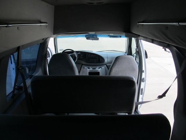 Ford Econoline Wagon 2000 photo 12