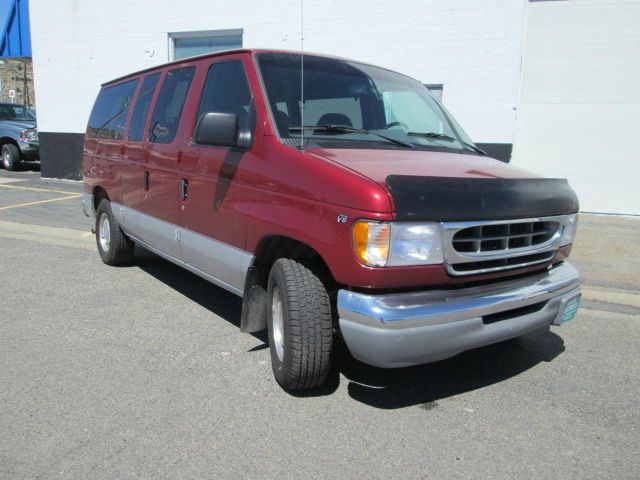 Ford Econoline Wagon 2000 photo 3