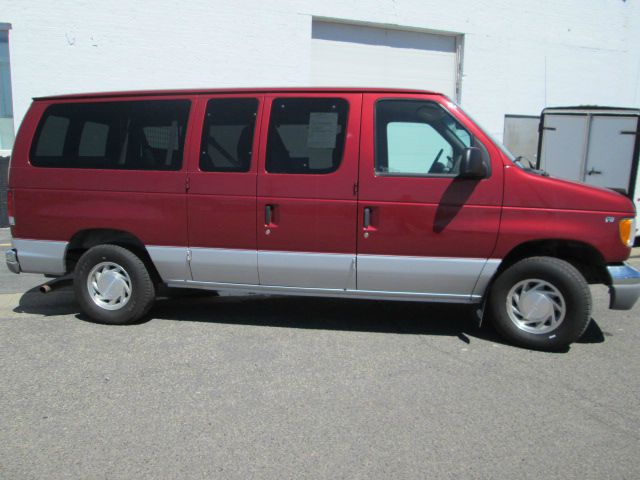 Ford Econoline Wagon 2000 photo 4