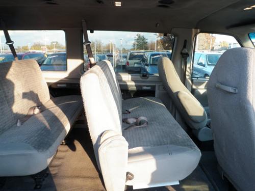 Ford Econoline Wagon 2001 photo 1