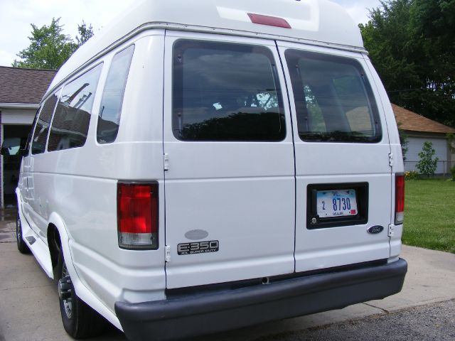 Ford Econoline Wagon 4dr 4WD SLE Commercial Passenger Van