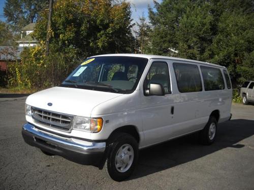 Ford Econoline Wagon 2002 photo 1