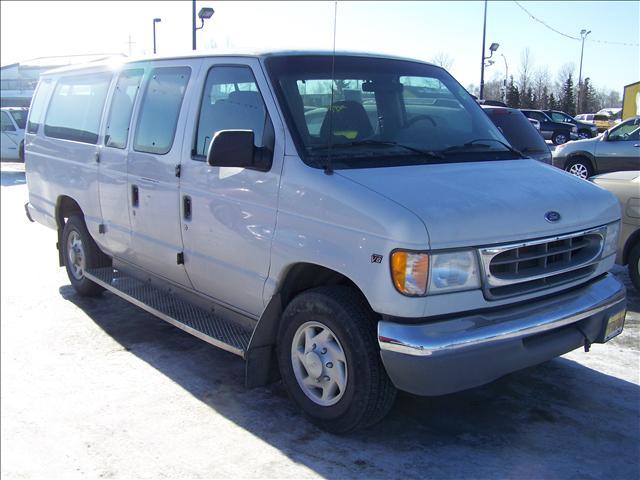 Ford Econoline Wagon 2002 photo 1