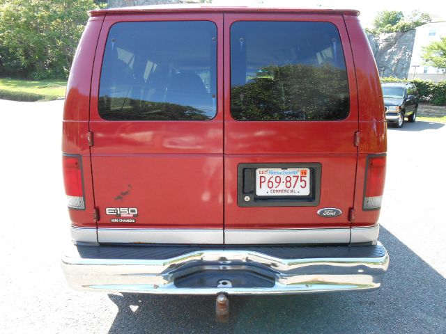 Ford Econoline Wagon 2002 photo 0