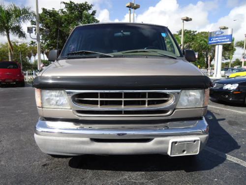 Ford Econoline Wagon 2002 photo 1