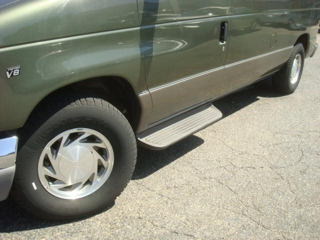 Ford Econoline Wagon 2002 photo 3
