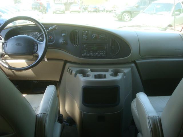 Ford Econoline Wagon 2002 photo 5