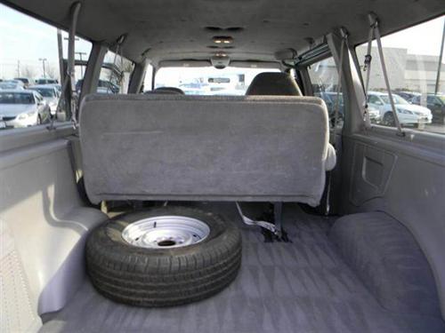 Ford Econoline Wagon 2002 photo 1