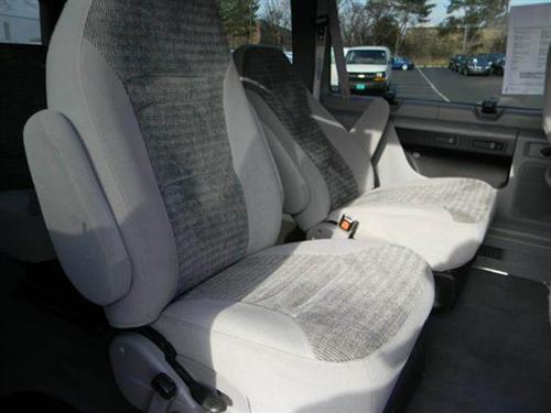 Ford Econoline Wagon 2002 photo 2