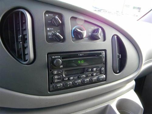 Ford Econoline Wagon 2002 photo 3