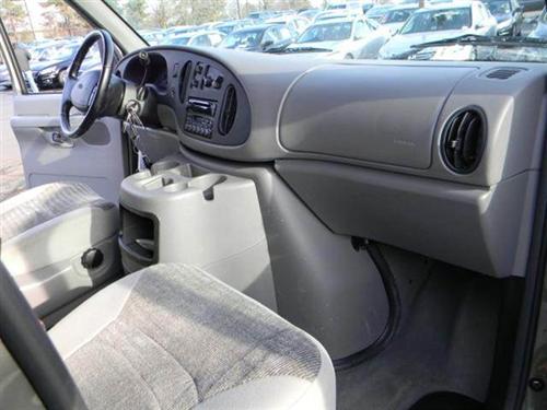 Ford Econoline Wagon 2002 photo 4