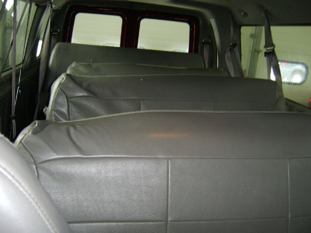 Ford Econoline Wagon 2002 photo 1