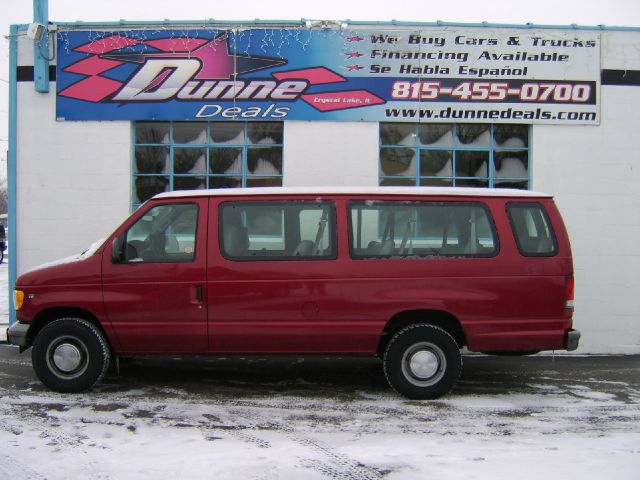 Ford Econoline Wagon 2002 photo 3