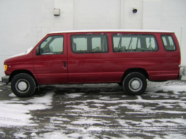 Ford Econoline Wagon 2002 photo 4