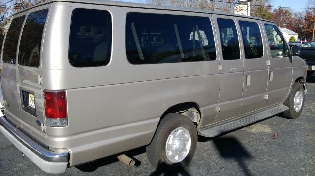 Ford Econoline Wagon 4dr 4WD SLE Commercial Passenger Van