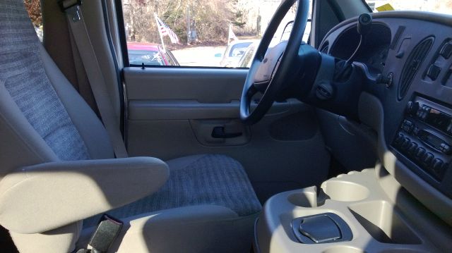 Ford Econoline Wagon 2002 photo 3