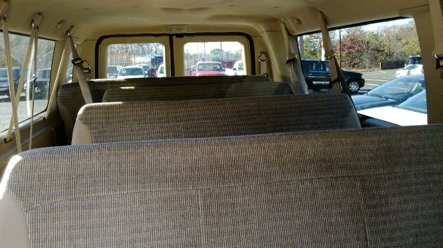 Ford Econoline Wagon 2002 photo 4