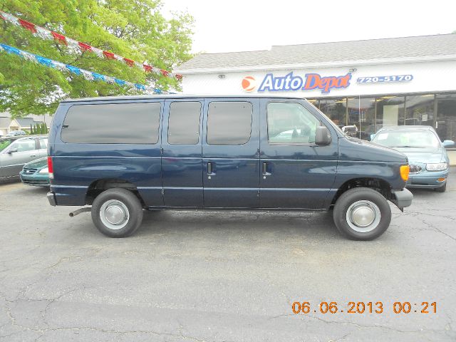 Ford Econoline Wagon 2003 photo 3