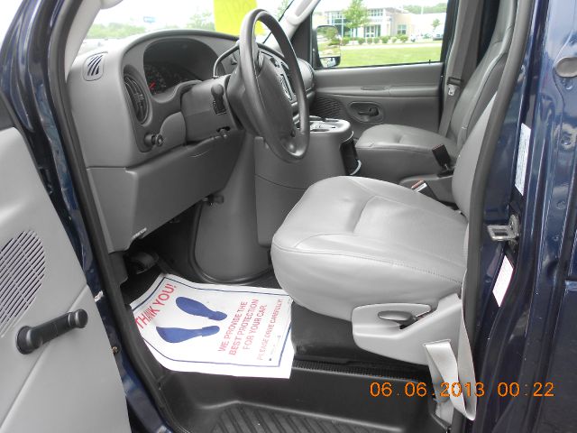 Ford Econoline Wagon 2003 photo 4